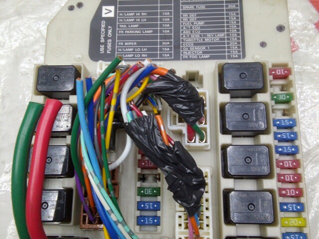 Блок предохранителей NISSAN X-Trail MR20-DE