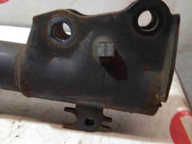 Стойка TOYOTA Ist 