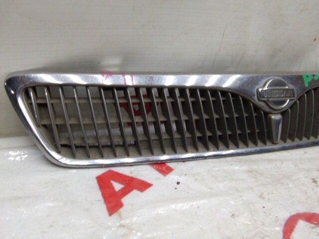 Решетка радиатора NISSAN Primera 