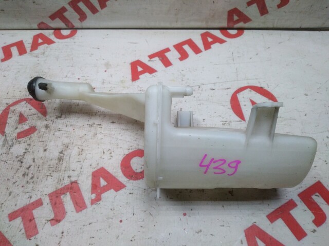 Бачок омывателя TOYOTA Platz 