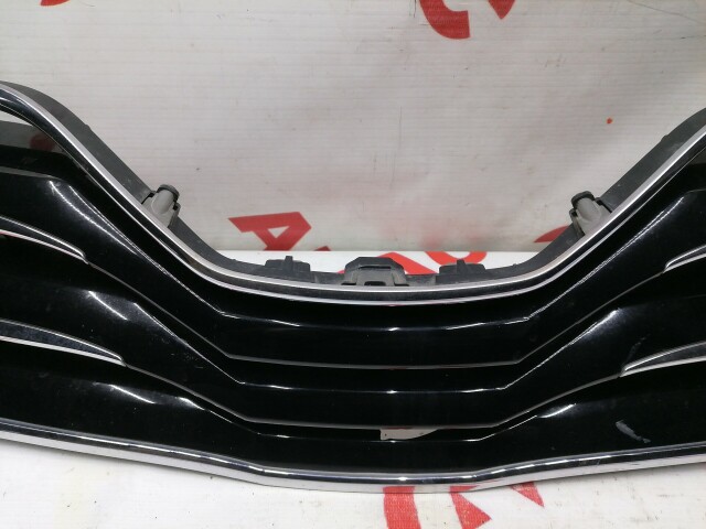 Решетка радиатора TOYOTA Camry 