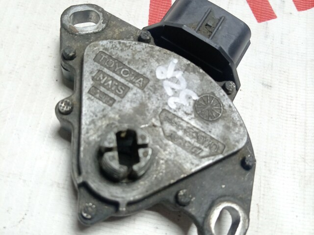 Датчик положения селектора АКПП TOYOTA RAV4 3ZR-FE