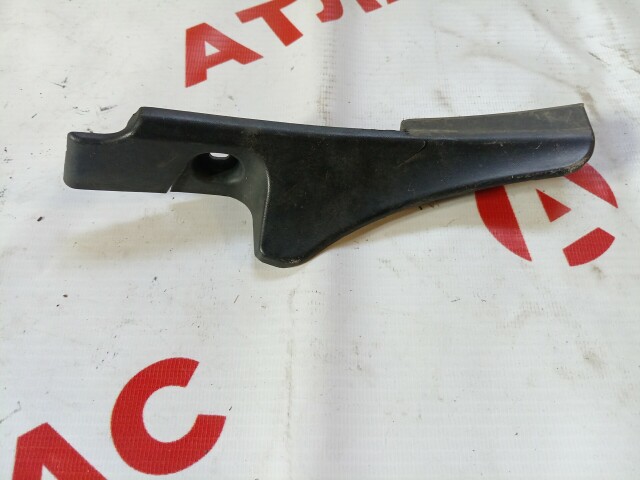 Уголок жабо RENAULT Sandero Stepway 