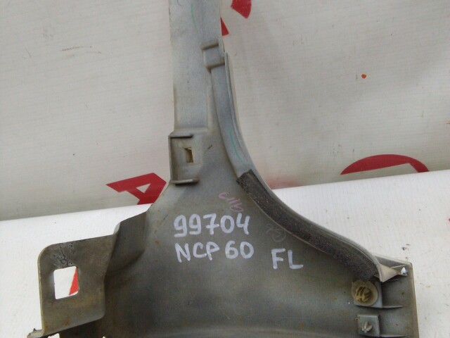 Брызговик TOYOTA Ist 