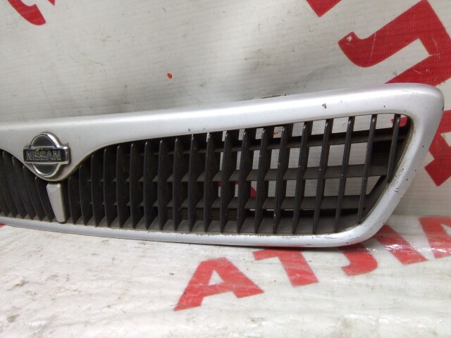 Решетка радиатора NISSAN Primera 