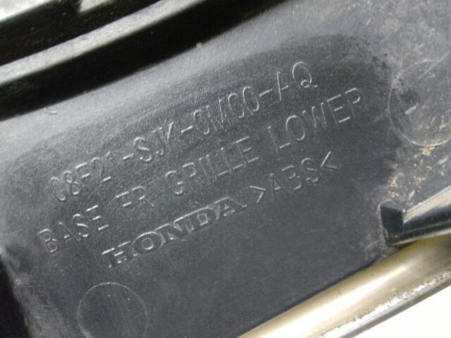 Решетка радиатора HONDA - 