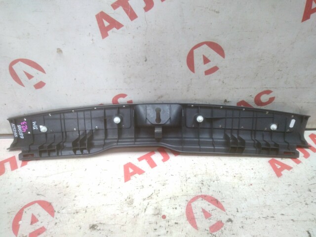 Накладка замка багажника TOYOTA Avensis 