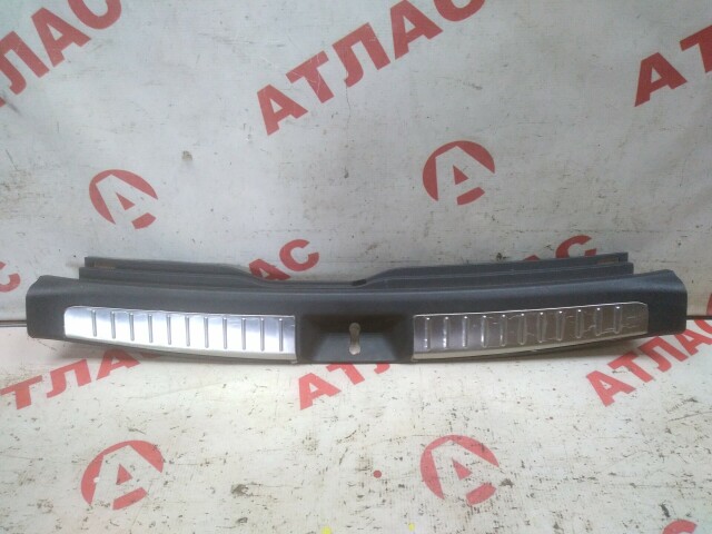 Накладка замка багажника TOYOTA Avensis 