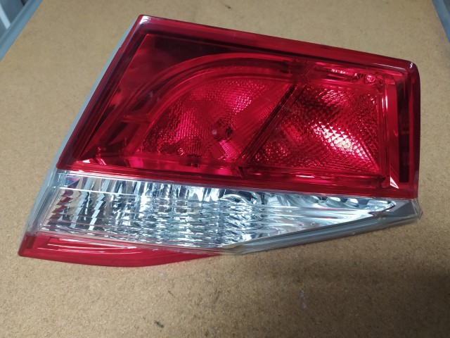 Вставка багажника TOYOTA Camry 