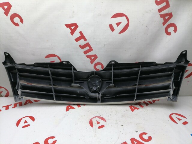 Решетка радиатора TOYOTA Ist 