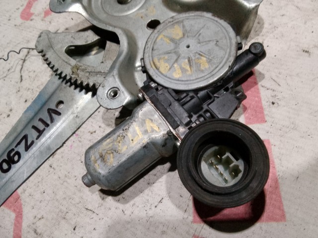 Стеклоподъемник TOYOTA Vitz 