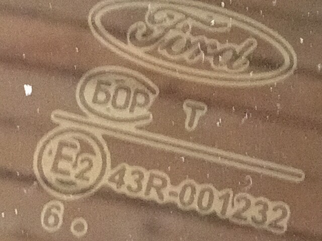 Стекло собачатника FORD Focus II 