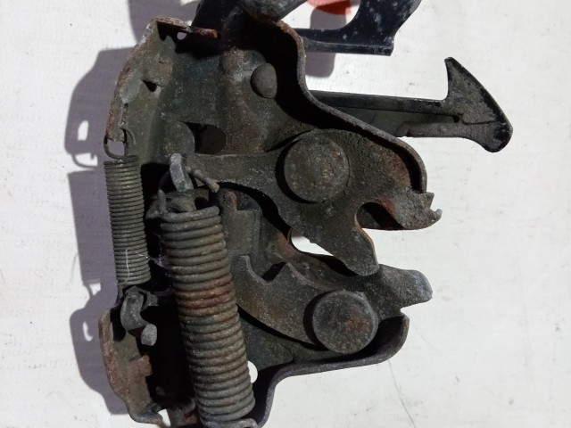 Замок капота NISSAN Bluebird Sylphy 