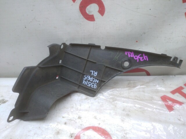 Подкрылок TOYOTA Ist 