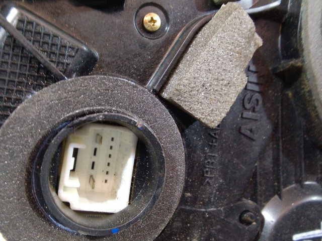 Замок двери TOYOTA Avensis 