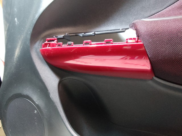 Обшивка двери NISSAN Juke 