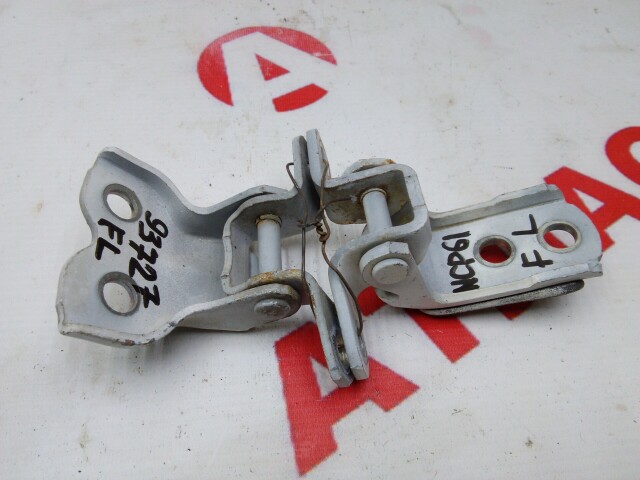 Кронштейны двери TOYOTA Ist 