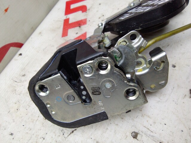 Замок двери TOYOTA Corolla 