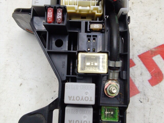 Блок предохранителей TOYOTA Avensis 1AZ-FSE