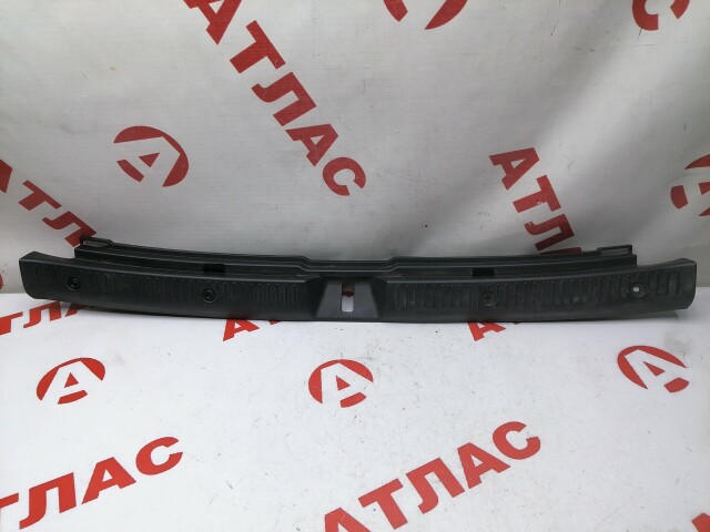 Накладка замка багажника TOYOTA Corolla Fielder 