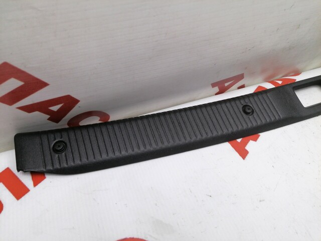 Накладка замка багажника NISSAN Bluebird Sylphy 