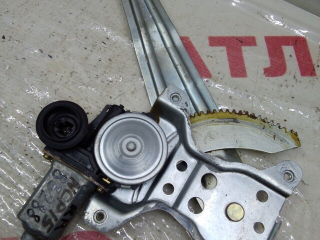 Стеклоподъемник TOYOTA Vitz 