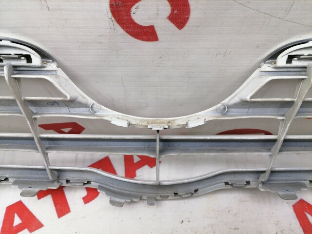 Решетка радиатора TOYOTA Avensis 