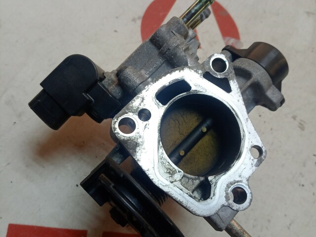 Дроссельная заслонка TOYOTA Corolla Fielder 