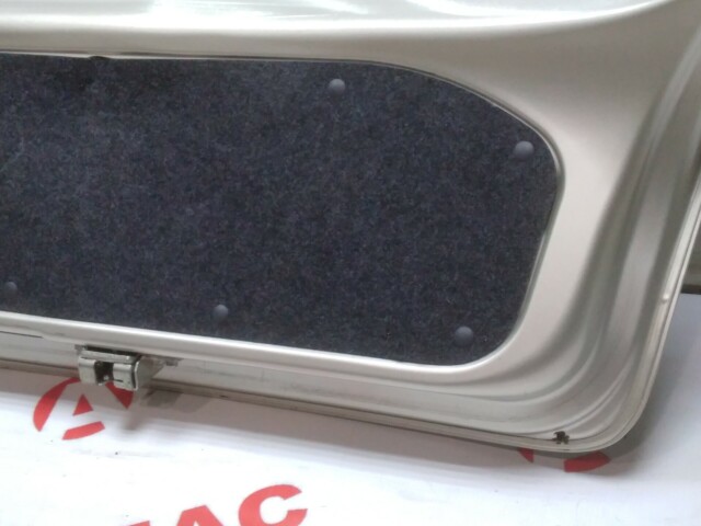 Дверь багажника TOYOTA Vitz 