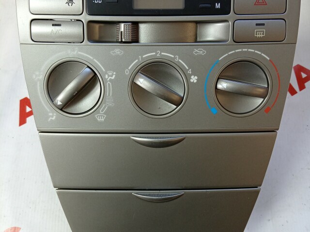 Блок управления печкой и кондиционером TOYOTA Corolla 