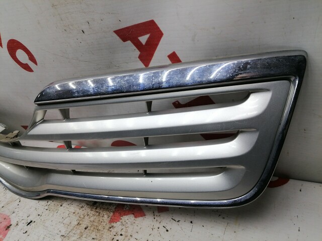Решетка радиатора TOYOTA Avensis 