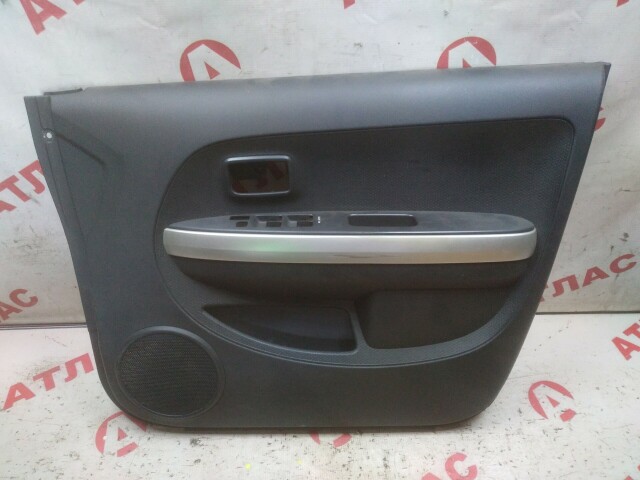 Обшивка двери TOYOTA Ist 