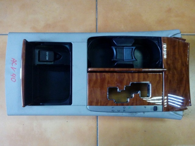 Консоль TOYOTA Camry 