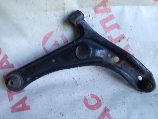 Рычаг TOYOTA Ist 