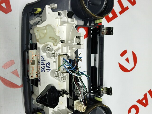 Блок управления печкой и кондиционером TOYOTA Vitz 