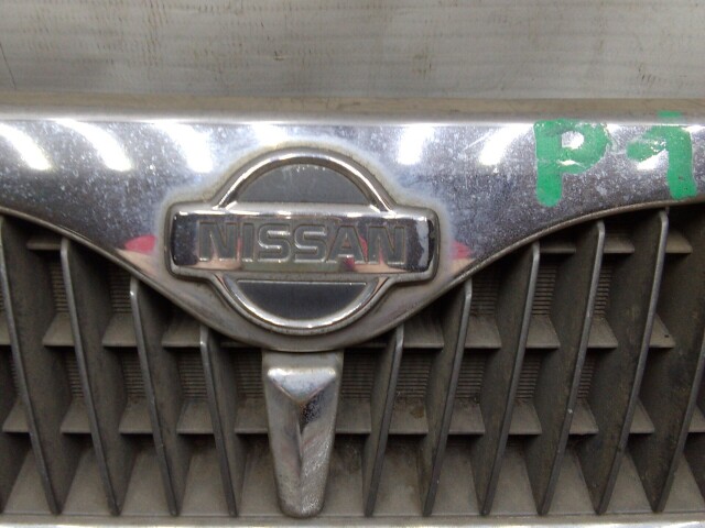 Решетка радиатора NISSAN Primera 