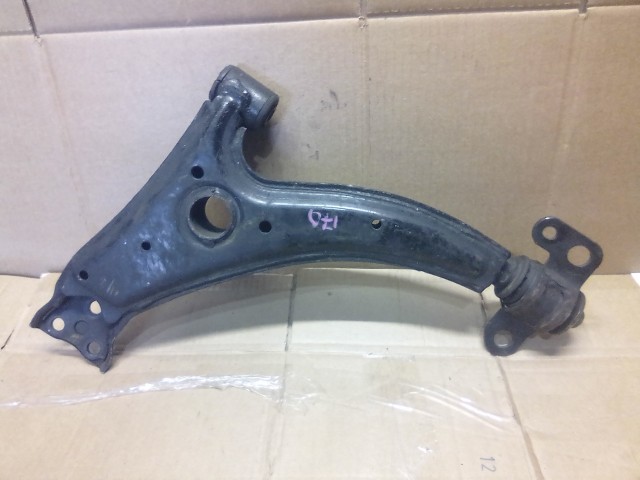 Рычаг TOYOTA Carina 