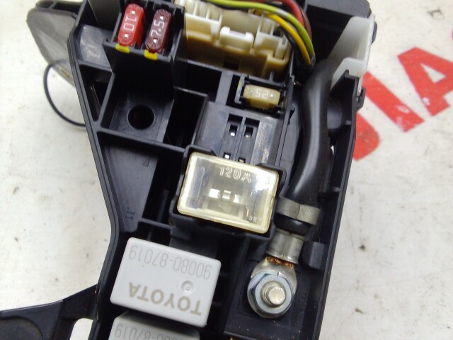 Блок предохранителей TOYOTA Avensis 2AZ-FSE