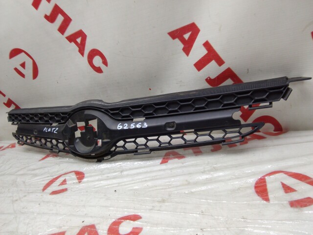 Решетка радиатора TOYOTA Platz 