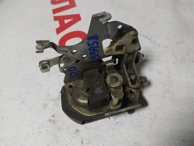 Замок двери TOYOTA Corolla 