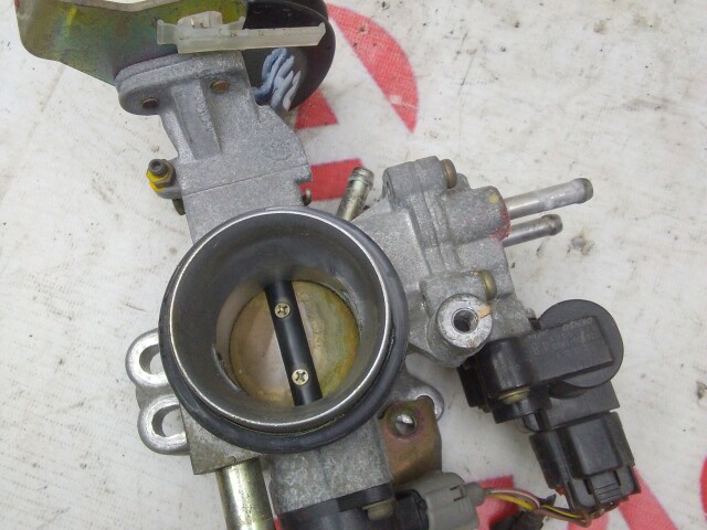 Дроссельная заслонка TOYOTA Platz 1SZ-FE