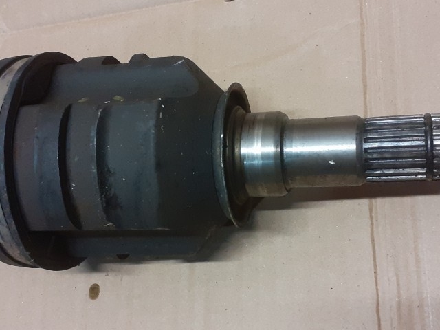 Привод короткий TOYOTA Prius 