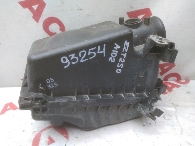 Корпус воздушного фильтра TOYOTA Avensis 1ZZ-FE