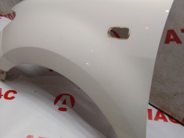 Крыло TOYOTA Ist 