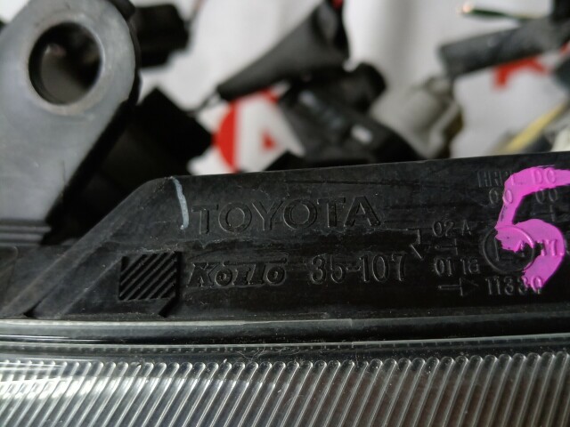 Фара TOYOTA Avensis 