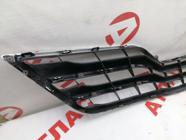 Решетка радиатора TOYOTA Camry 