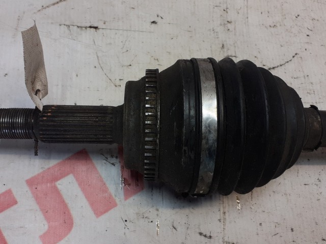 Привод короткий TOYOTA Noah 