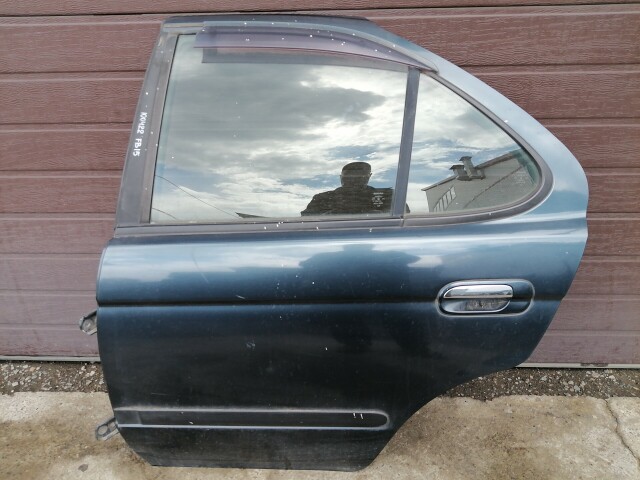 Дверь NISSAN Sunny 