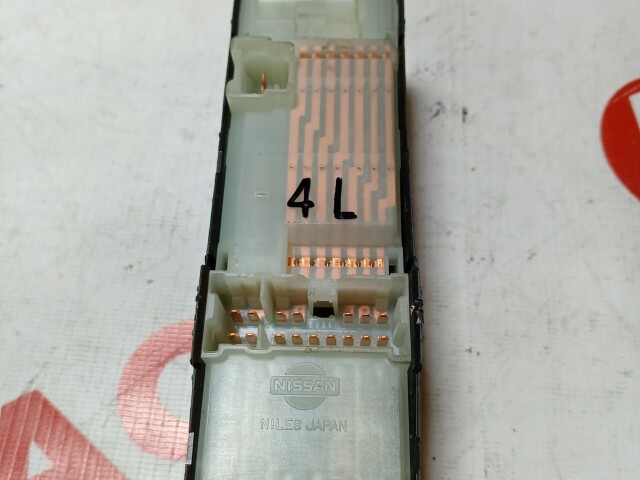 Блок управления стеклоподъемниками NISSAN Bluebird Sylphy 