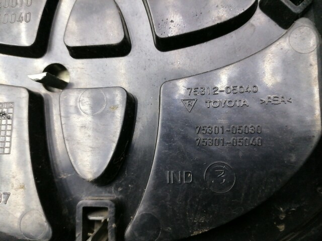 Решетка радиатора TOYOTA Avensis 